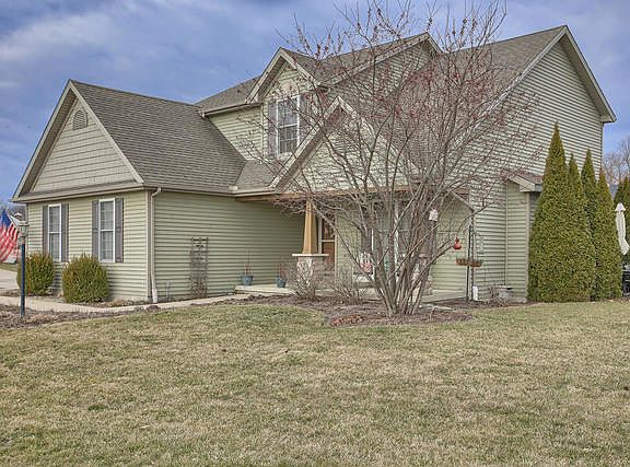 3rd image of 100 S Chaucer Blvd
