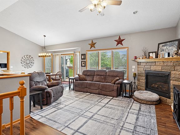 3rd image of 3116 Hart Ave