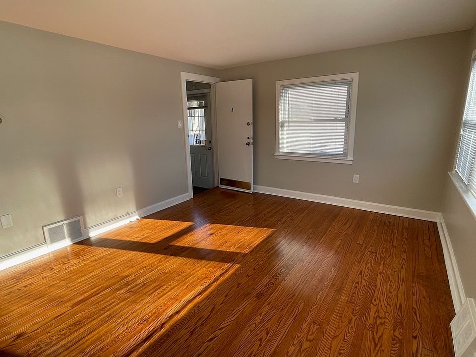 Entrance Door into Living Rm