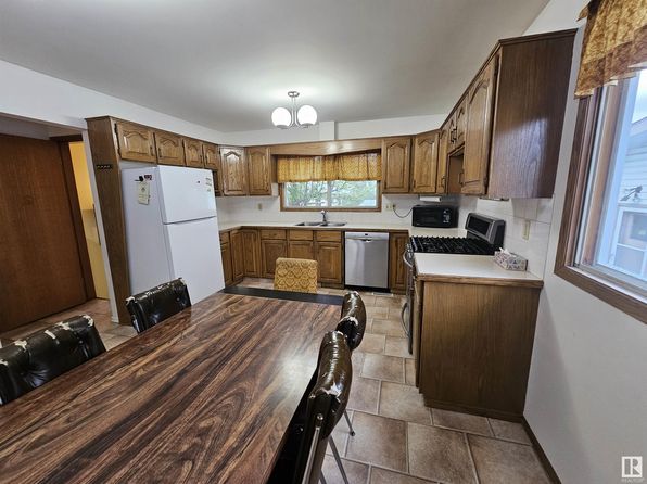13807 74th St NW, Edmonton, AB T5C 0X9