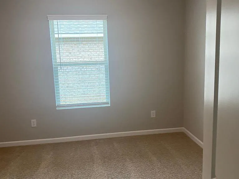 121 Rolling Green Dr — Photo 16