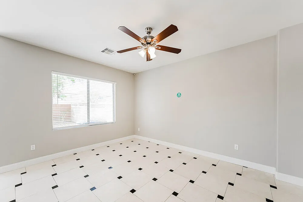 3 bed, 2.5 bath, 1649 sqft, $2,095 — Photo 4