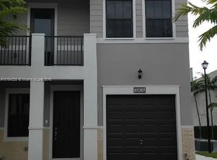 10476 NW 61st Ln, Doral, FL 33178