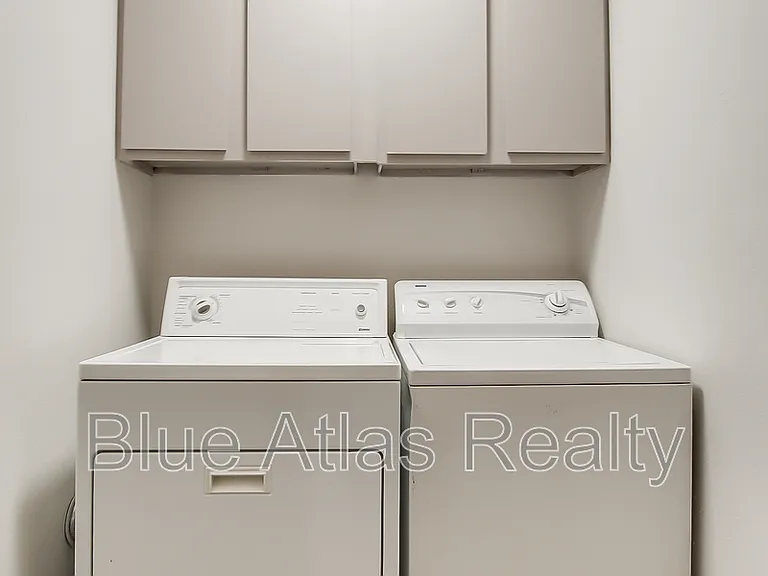702 Catherine Ln — Photo 17