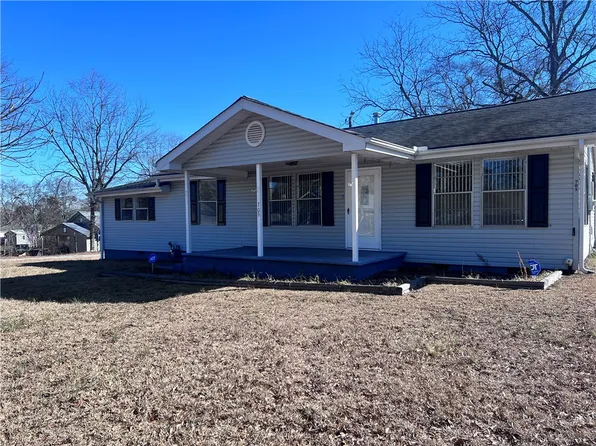 705 S Catherine St, Walhalla, SC 29691