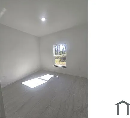 940 Sterling St E — Photo 13