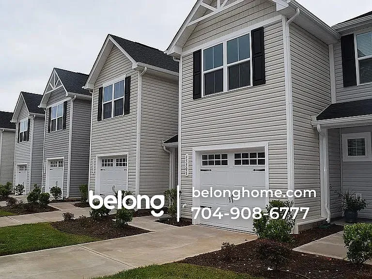 1517 39th Avenue Loop NE #7 — Photo 1