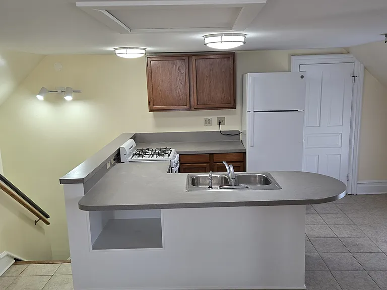 701 Lyon St NE — Photo 7