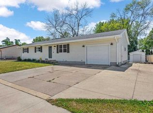 1830 Highland Rd, Ely, IA 52227
