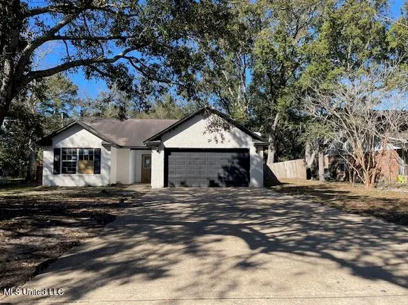 8820 Mermaid Ave, Ocean Springs, MS 39564