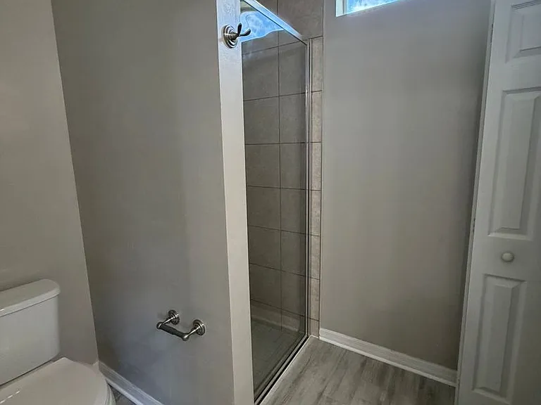 404 NE 24th Pl — Photo 11