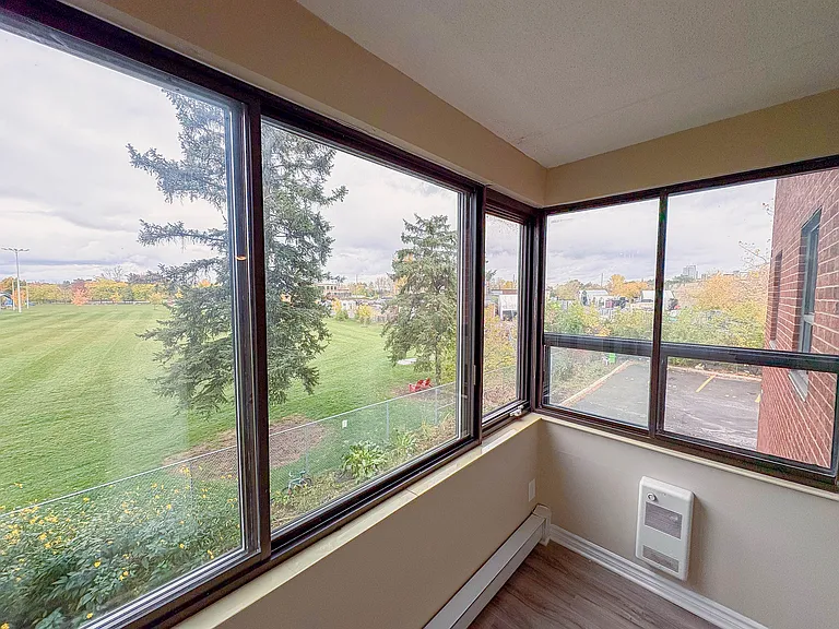 89 Stonehurst Ave — Photo 12