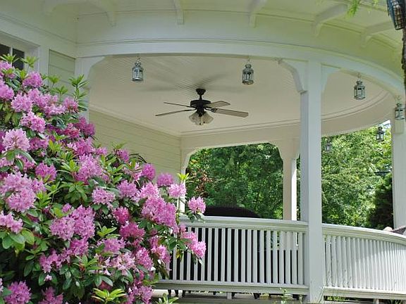 Large Curving Porch