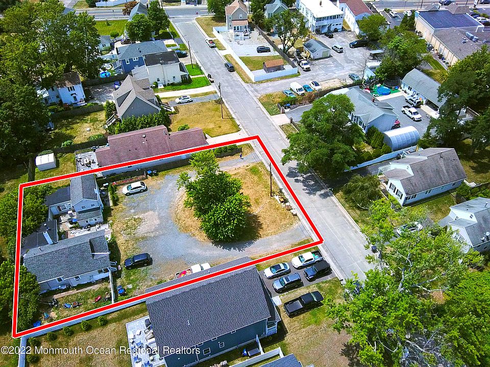 2nd image of 815 E Curtis Avenue