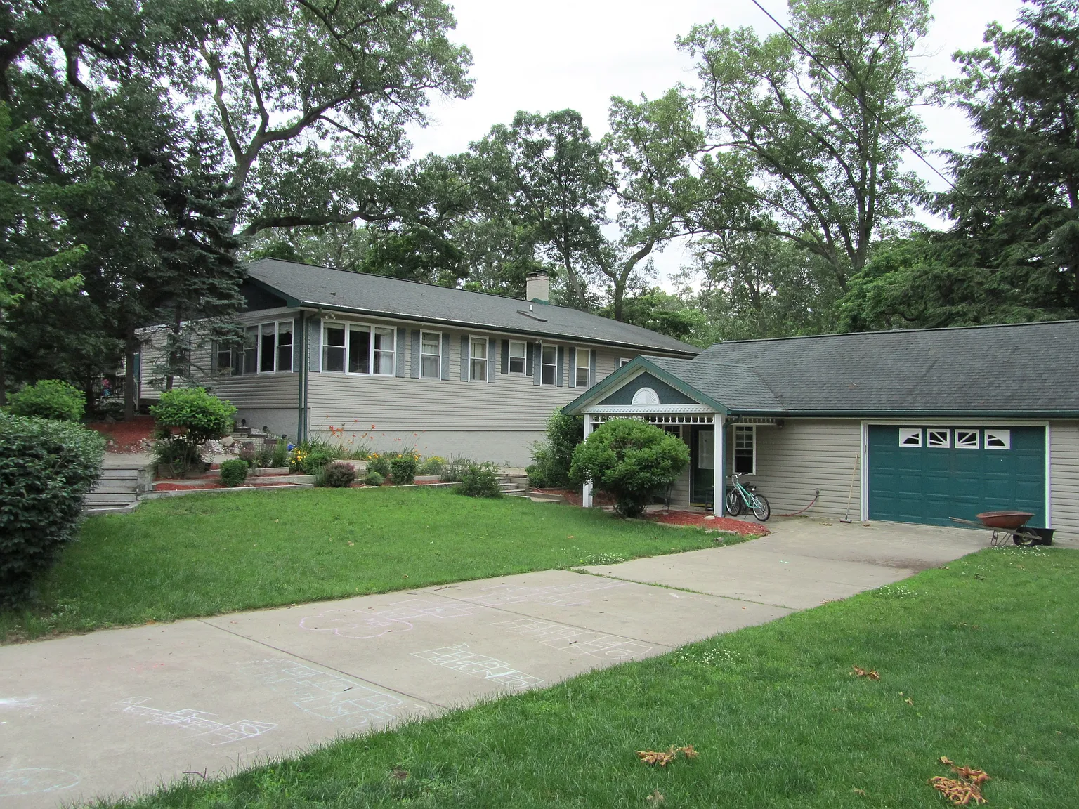2209 Maryben Ave photo 1