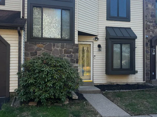 104 Windham Ct, Newtown, PA 18940