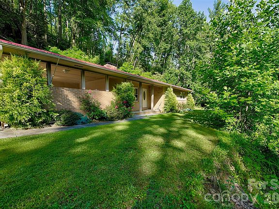 3rd image of 583 Deer Park Lake Rd