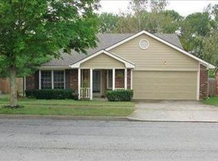 860 Overview Dr, Lexington, KY 40514