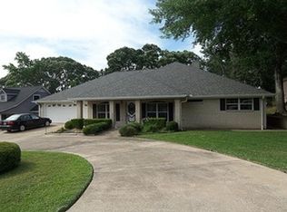1434 Green Briar Dr, Huntsville, TX 77340