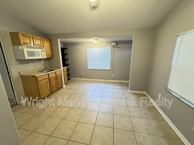 545 Pine St — Photo 16