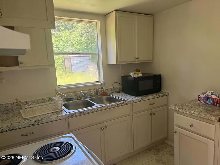 125 Tanner Ter — Photo 3