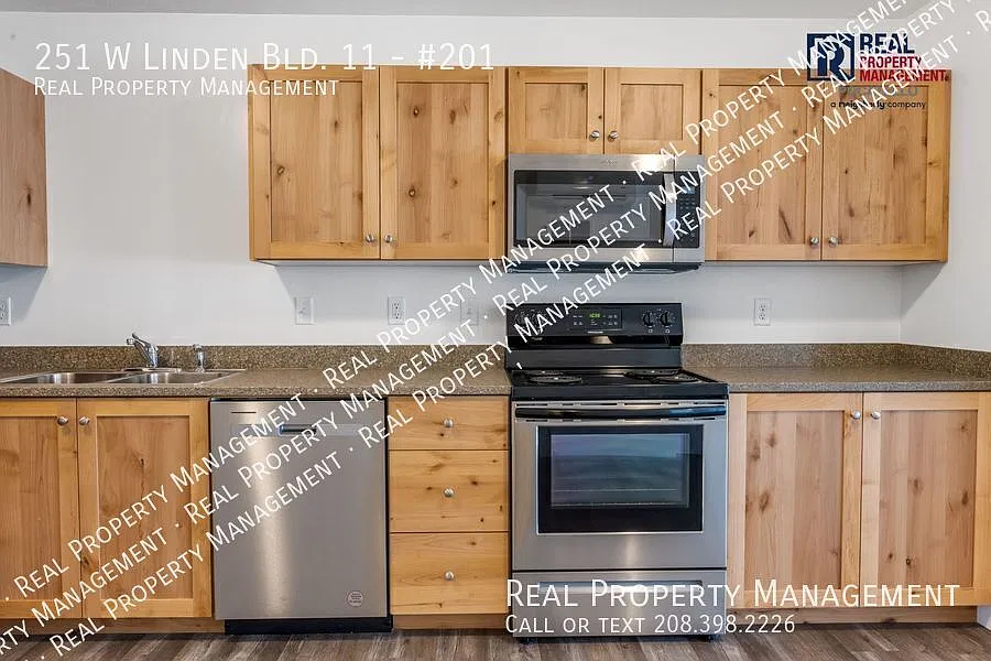 3 Bedroom 1 Bath Apartment - Fiber Internet - BasketBall Court — Photo 3