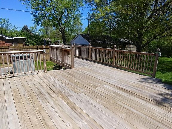 3rd image of 3528 Brookview Dr