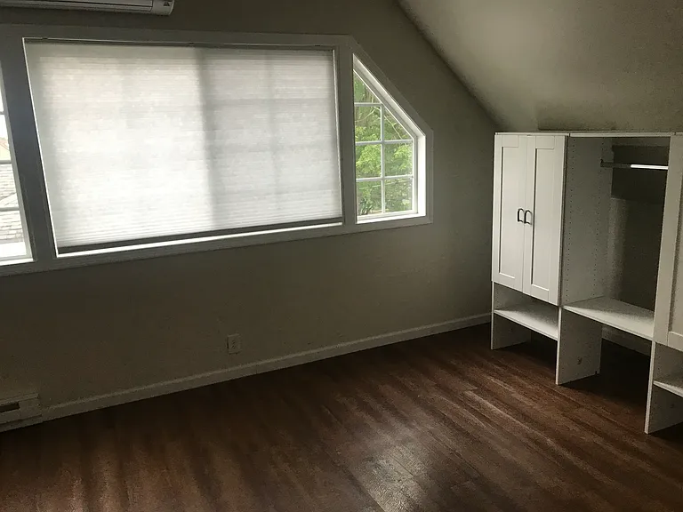 502 E Broadway St — Photo 9
