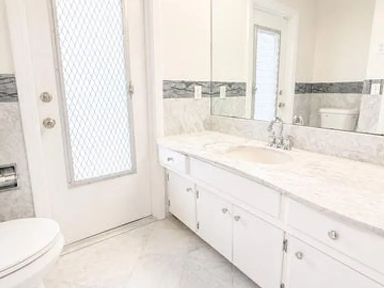461 SW 54th Ave — Photo 14