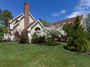 19 Inverness Rd, Falmouth, ME 04105