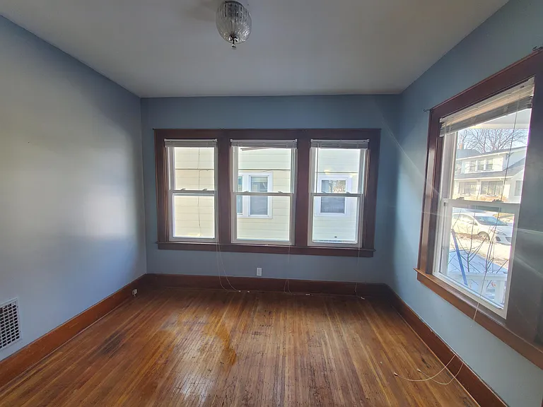 137-139 McKinley St — Photo 9