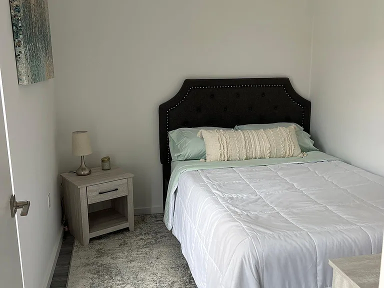 160 Middlesex St #402 — Photo 4