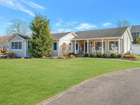 1 Laura Avenue, East Patchogue, NY 11772