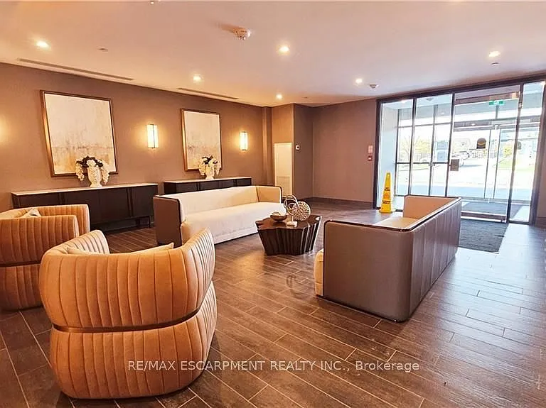 470 Dundas St E #326 — Photo 2