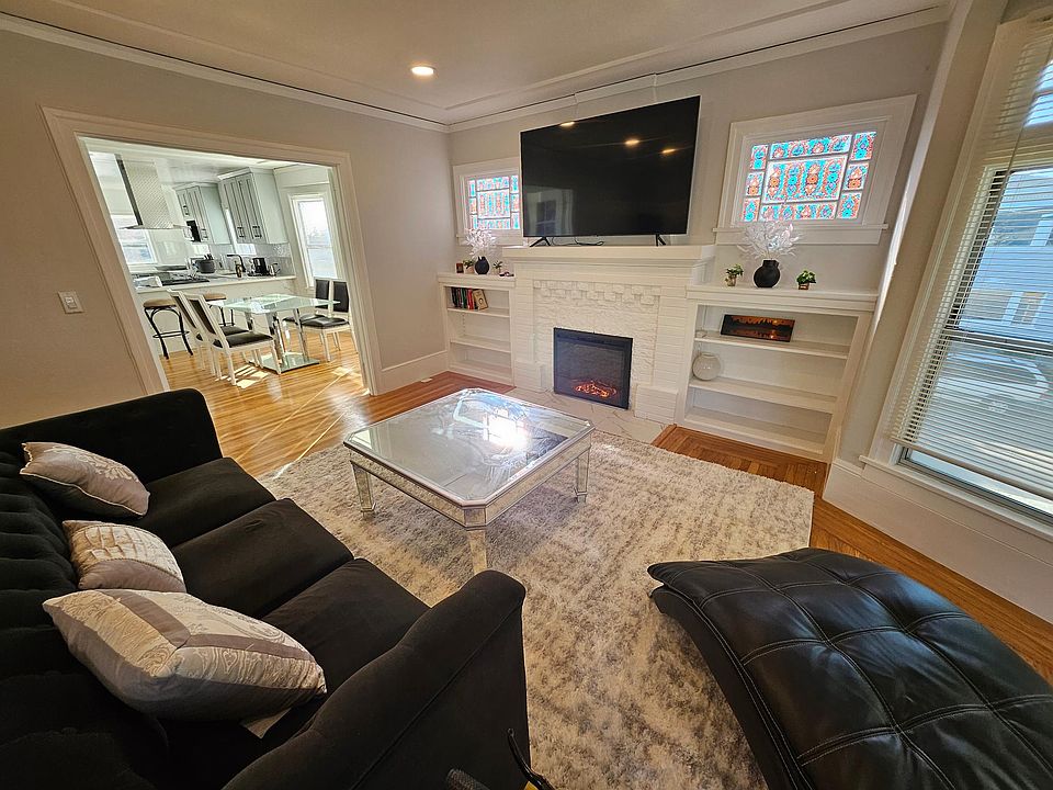 1st image of 501 E 20th St #U2