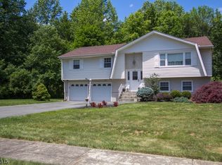4 Post Ct, Butler, NJ 07405