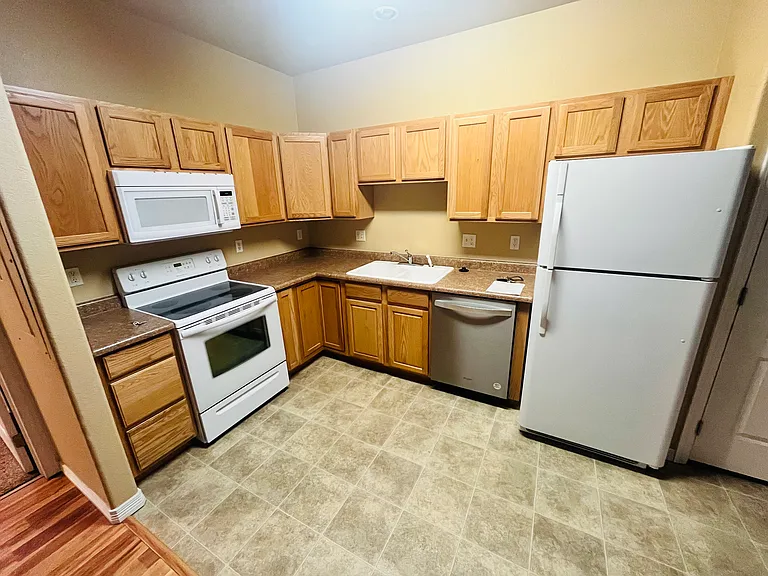 244 Writers Way #B — Photo 4