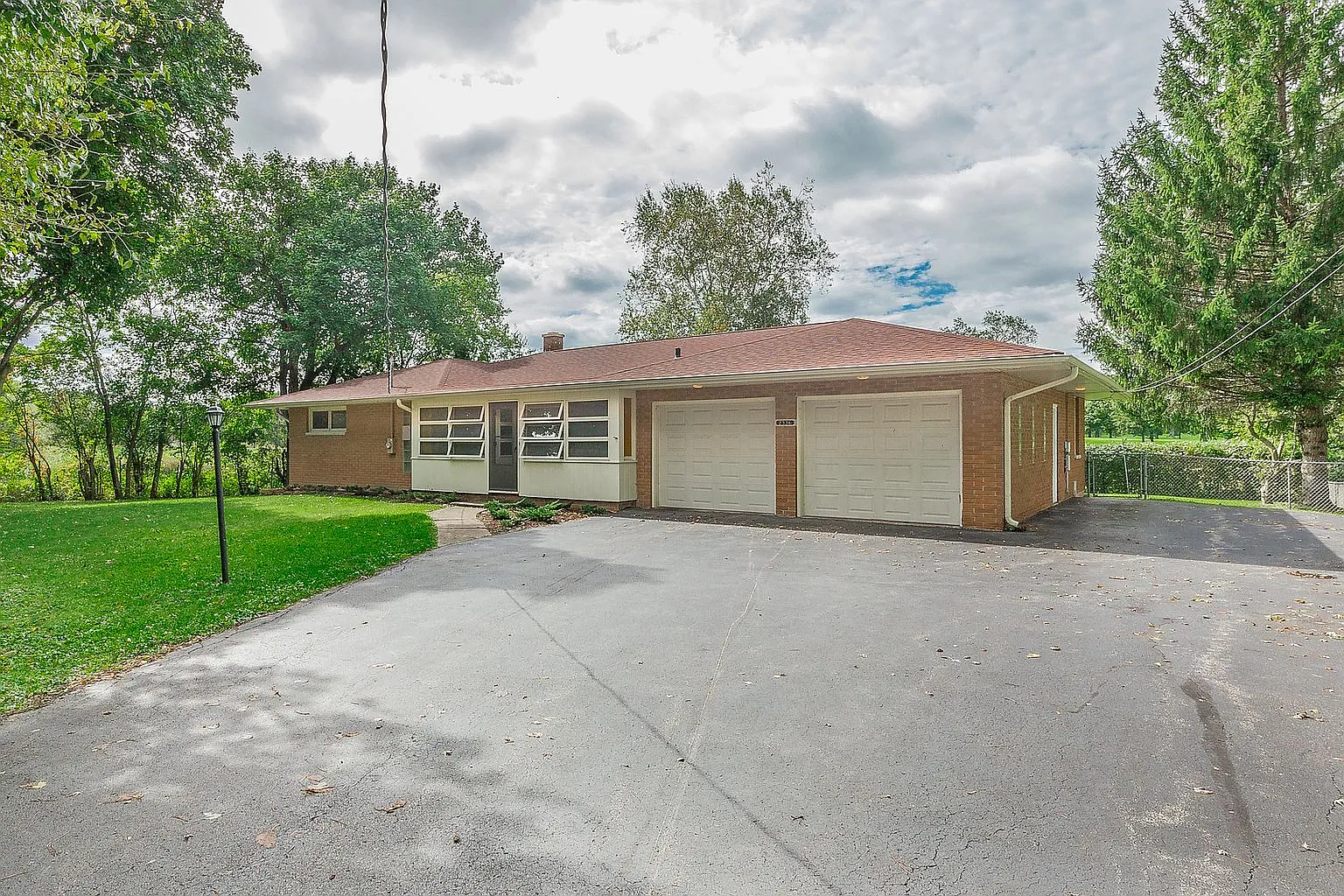 2336 N Lewis Ave photo 1