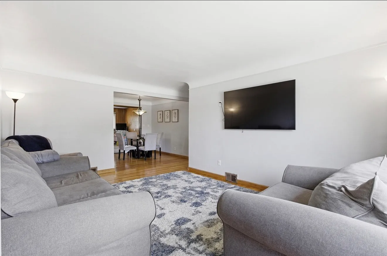 3 bed, 1.5 bath, 1305 sqft, $825 — Photo 2