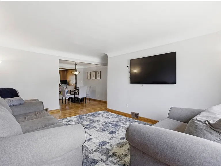21630 Westhampton St #2 — Photo 2