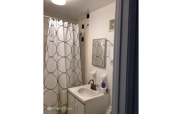 Rented by Douglas Elliman | media 7