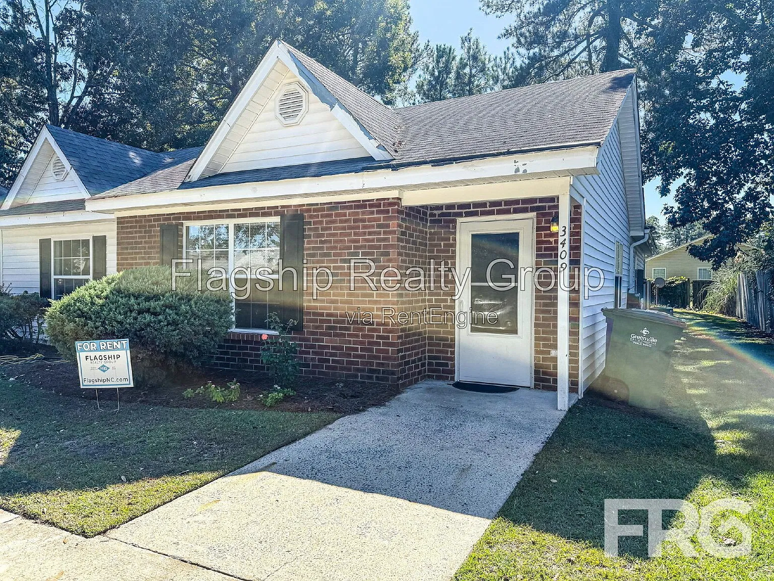 2 bed, 2.0 bath, 1104 sqft, $1,200 — Photo 2