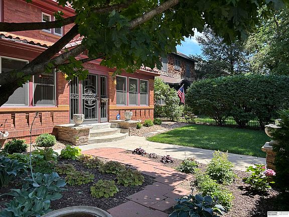 3rd image of 3824 Cass St
