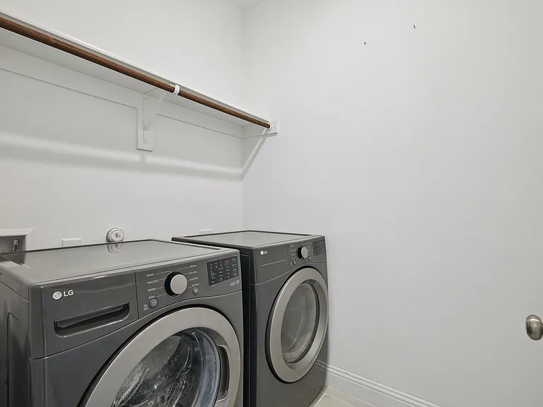 4261 Shavano Dr — Photo 11