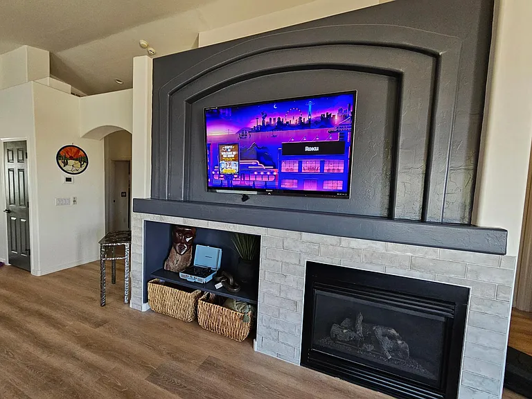 Living Room
Fireplace 
TV