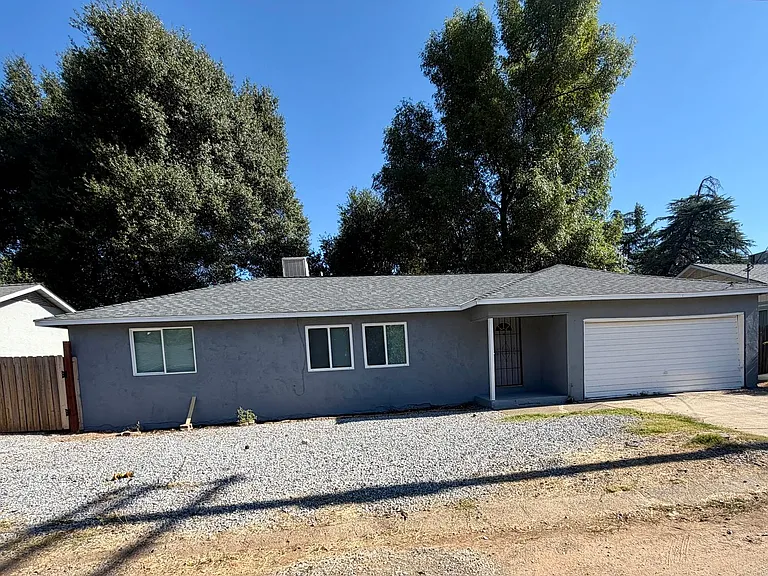 930 De Moll Dr — Photo 2