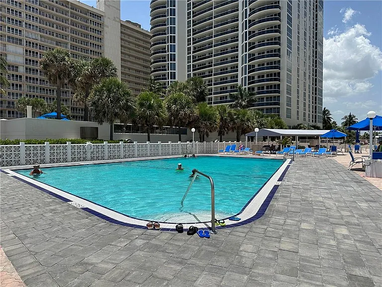 4250 Galt Ocean Dr #9F — Photo 4