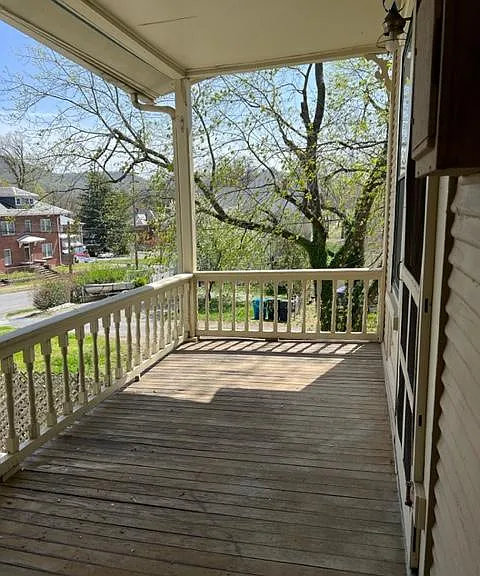 604 Mountain Ave SW #4 — Photo 3