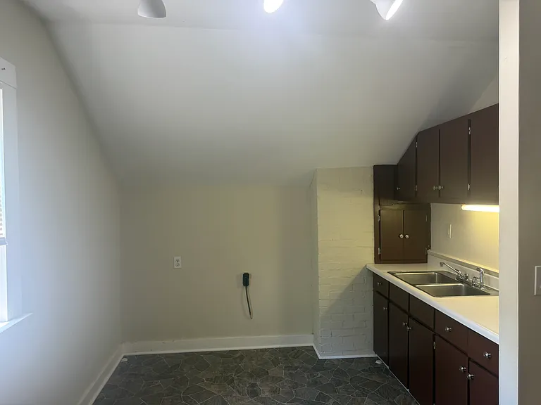 116-118 N Main St N #B — Photo 3