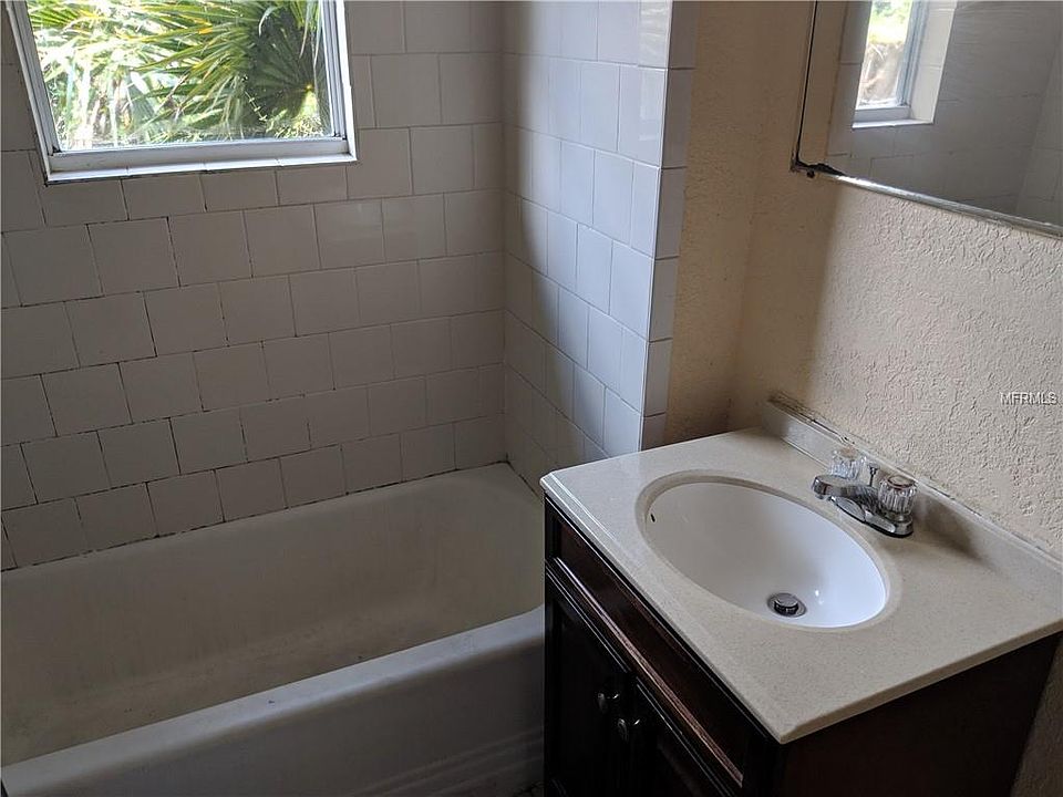 2nd image of 526 Avenue K